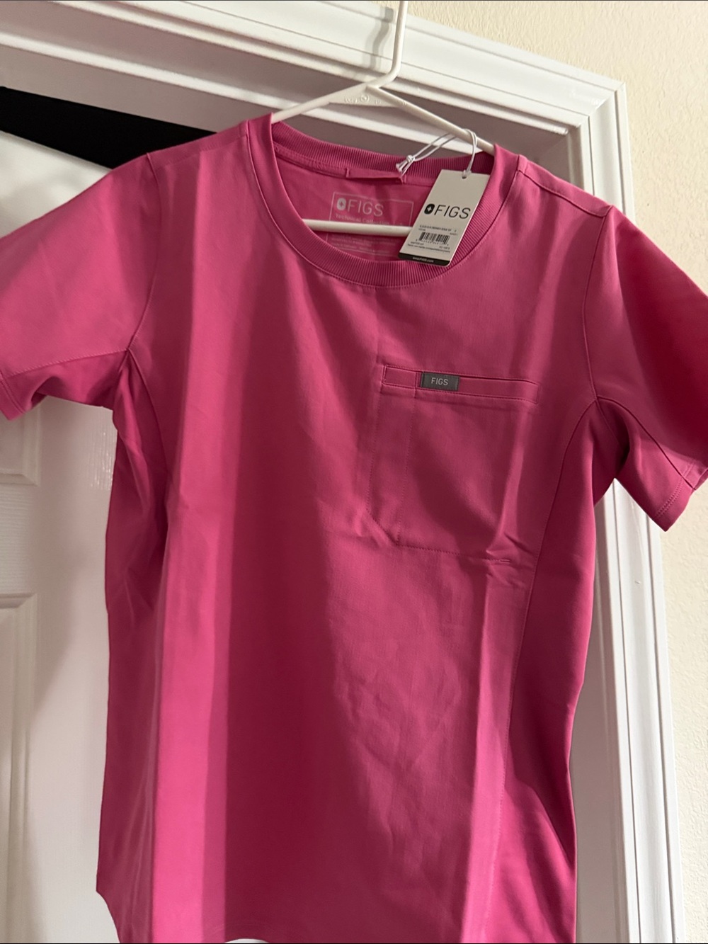 FIGS FIONx Eliza slim scrub Top f’ing pink Short Sleeve Scrub Top Size XS NWT